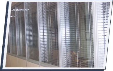 Heat Insulating Glass With Blind Slats (Venetian Blind) |  Panzer Glass